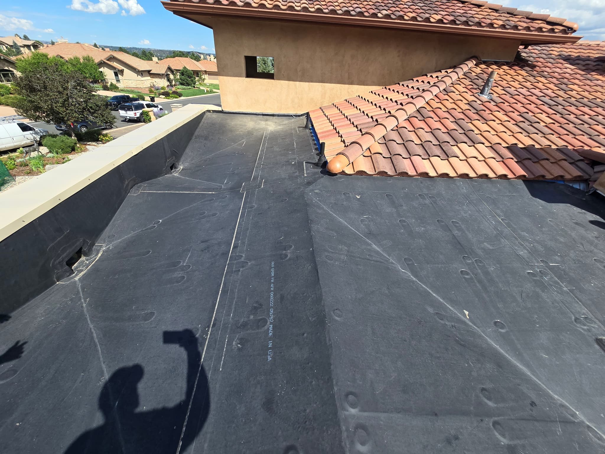 Flat roof installation