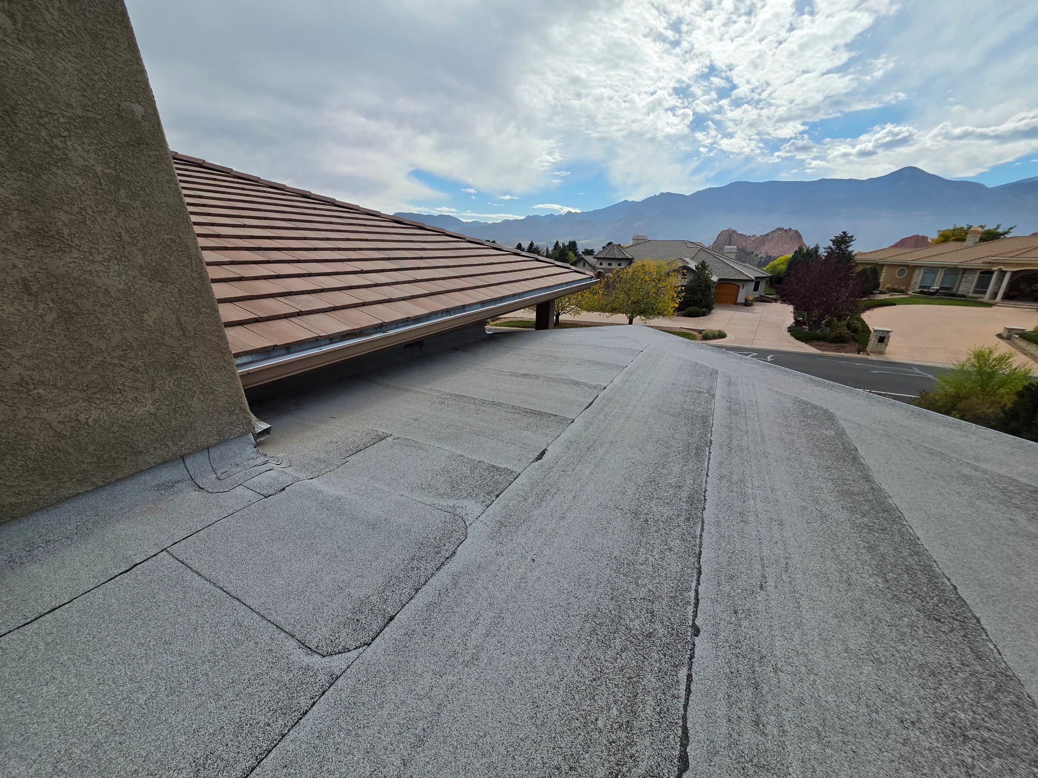 Flat roof installation