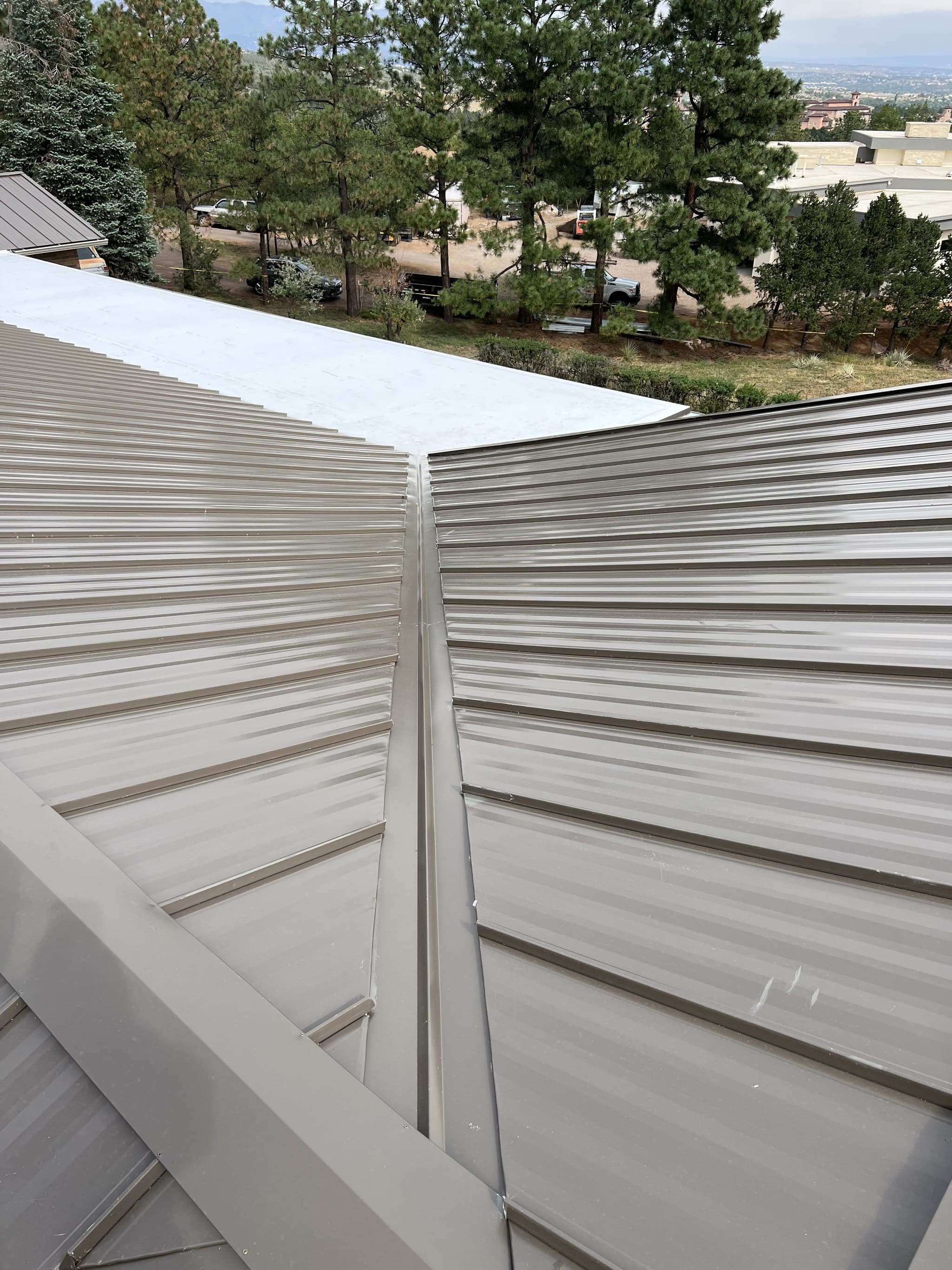 Standing seam roofing